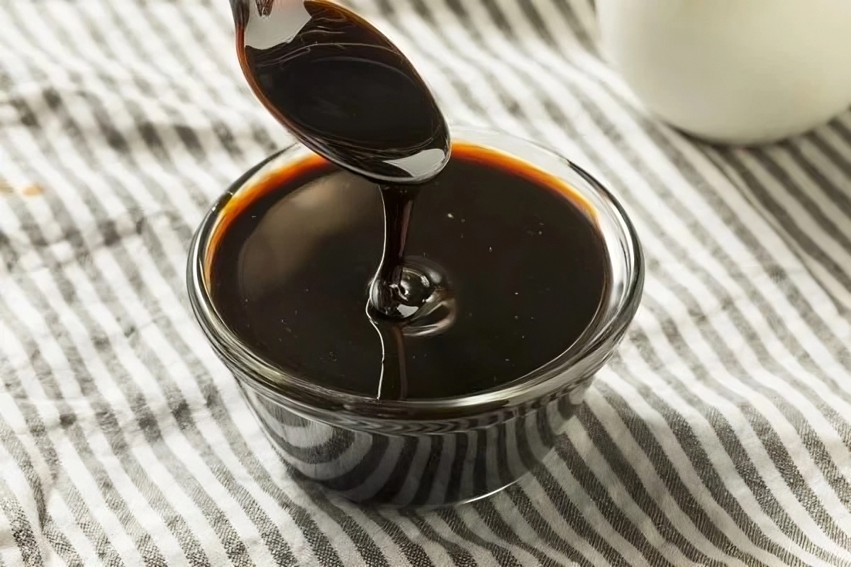 Mật rỉ đường trong xử lý nước thải: Nguồn gốc và ứng dụng