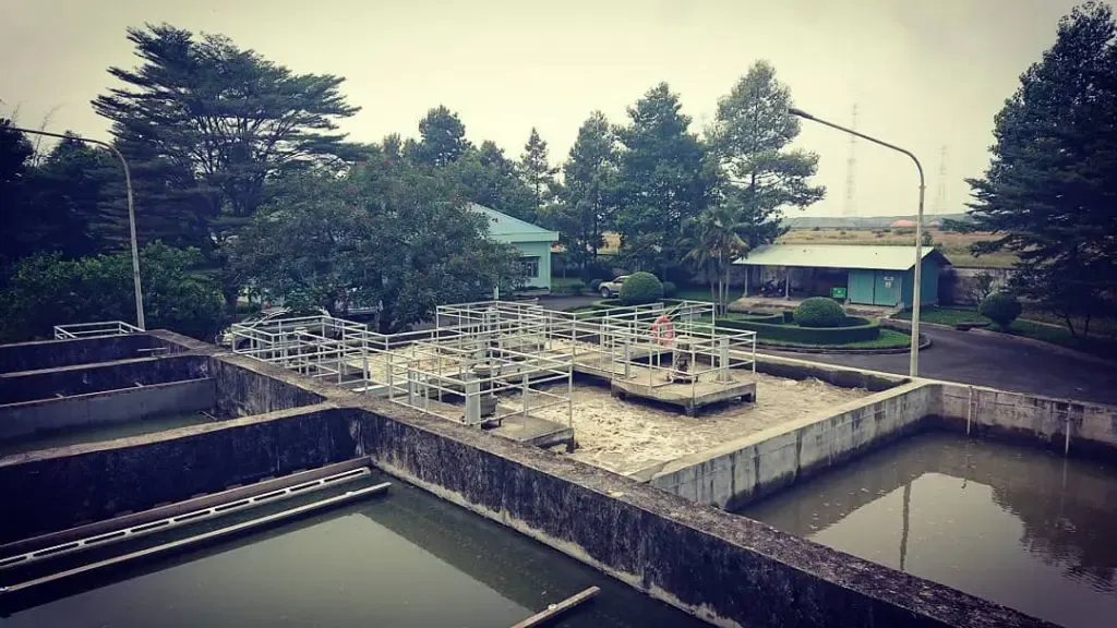 Nước thải công nghiệp thường chứa các ion kim loại nặng